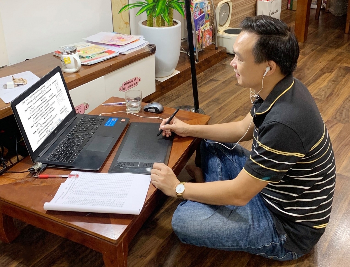 Thầy giáo Trần Mạnh Tùng đề xuất, kỳ thi tuyển sinh vào lớp 10 THPT của Hà Nội nên bỏ môn thi thứ tư vì học sinh đang đối mặt với nhiều áp lưc.