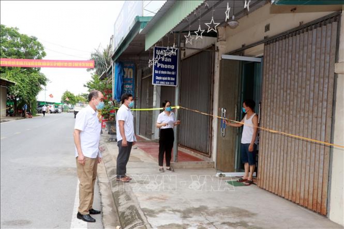 Cách ly F1 tại nhà, công tác giám sát là cực kỳ quan trọng. Ảnh TTXVN