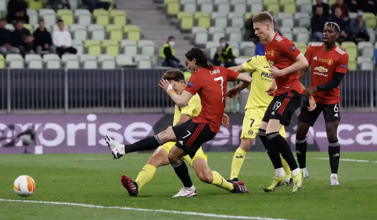Bàn thắng quân bình tỷ số của Cavani. Ảnh: Getty