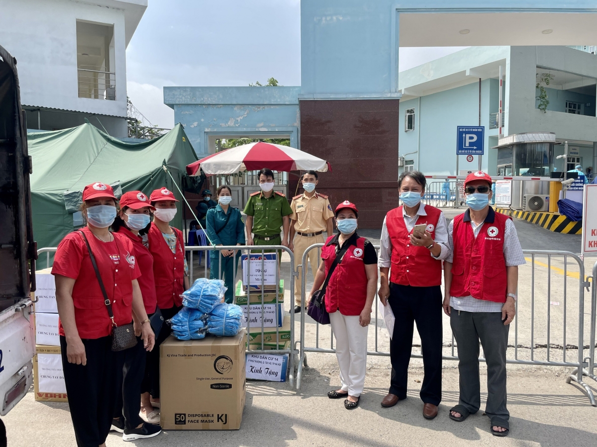 Hội Chữ thập đỏ quận Tây Hồ và số quà tặng