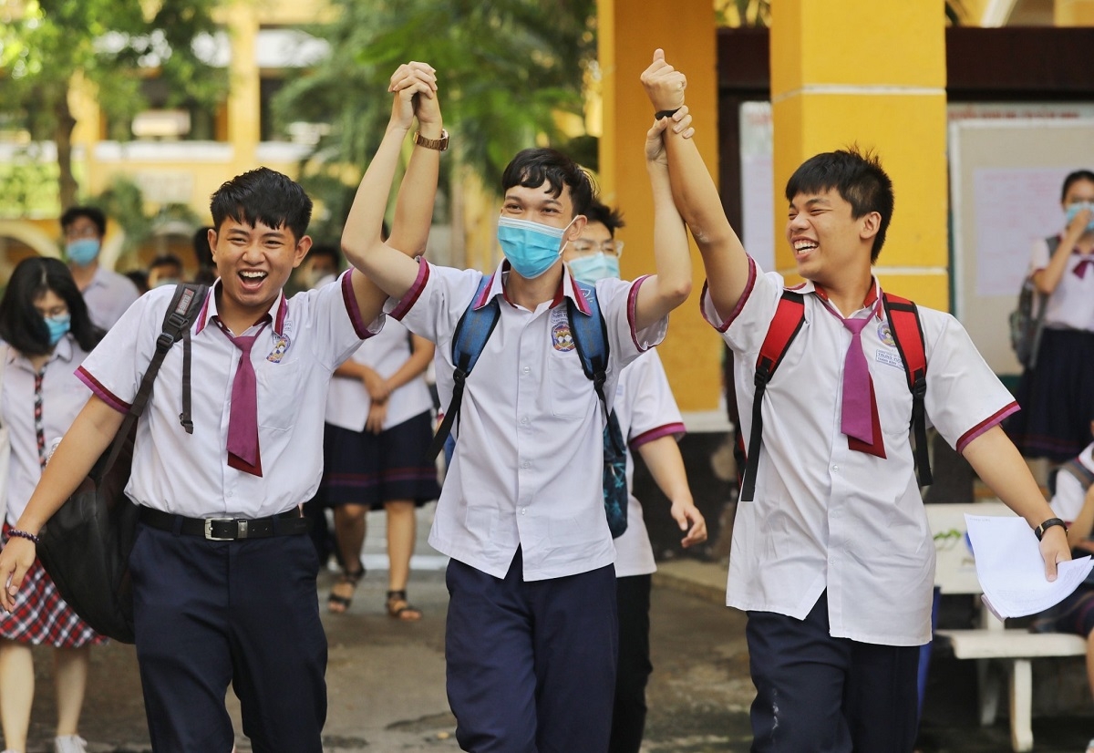 Bộ GD&amp;ĐT chỉ đạo, tổ chức tốt cho học sinh lớp 12 ôn thi tốt nghiệp theo hướng kết hợp giữa dạy học trực tiếp và trực tuyến phù hợp với điều kiện thực tế tại địa phương, cơ sở giáo dục.