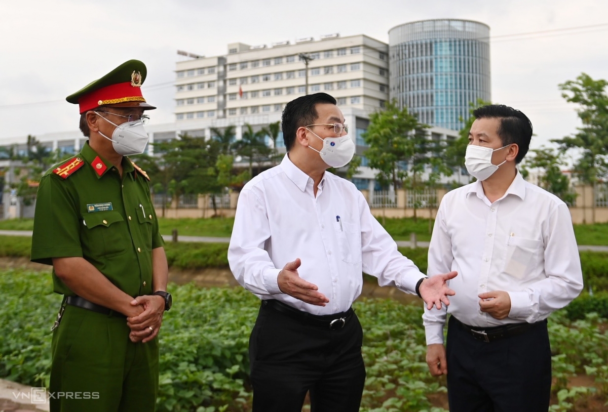Chủ tịch UBND Hà Nội Chu Ngọc Anh cùng đoàn công tác đi kiểm tra Bệnh viện, chiều 5/5