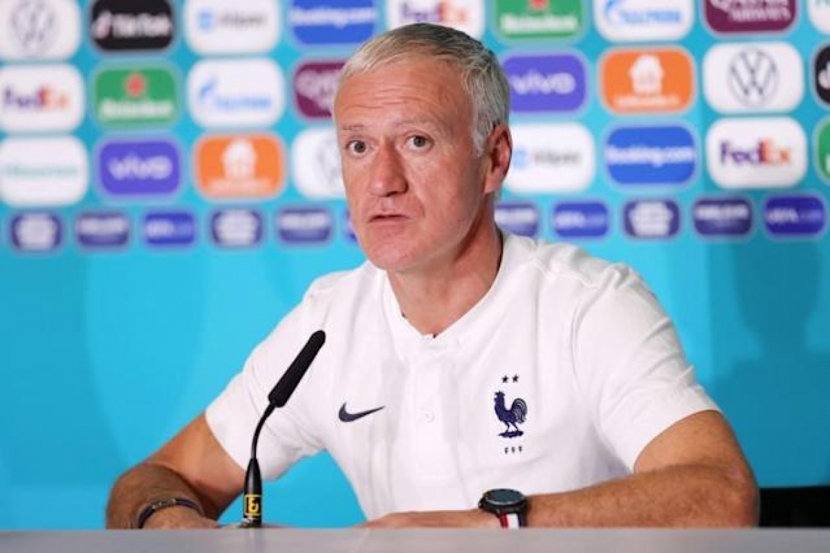 HLV Didier Deschamps luôn giữ được vẻ điềm tĩnh trước những trận đánh lớn (Ảnh: Internet)