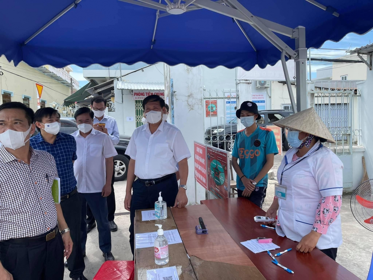 TT Đỗ Xuân Tuyên kiểm tra công tác phòng dịch tại Kiên Giang