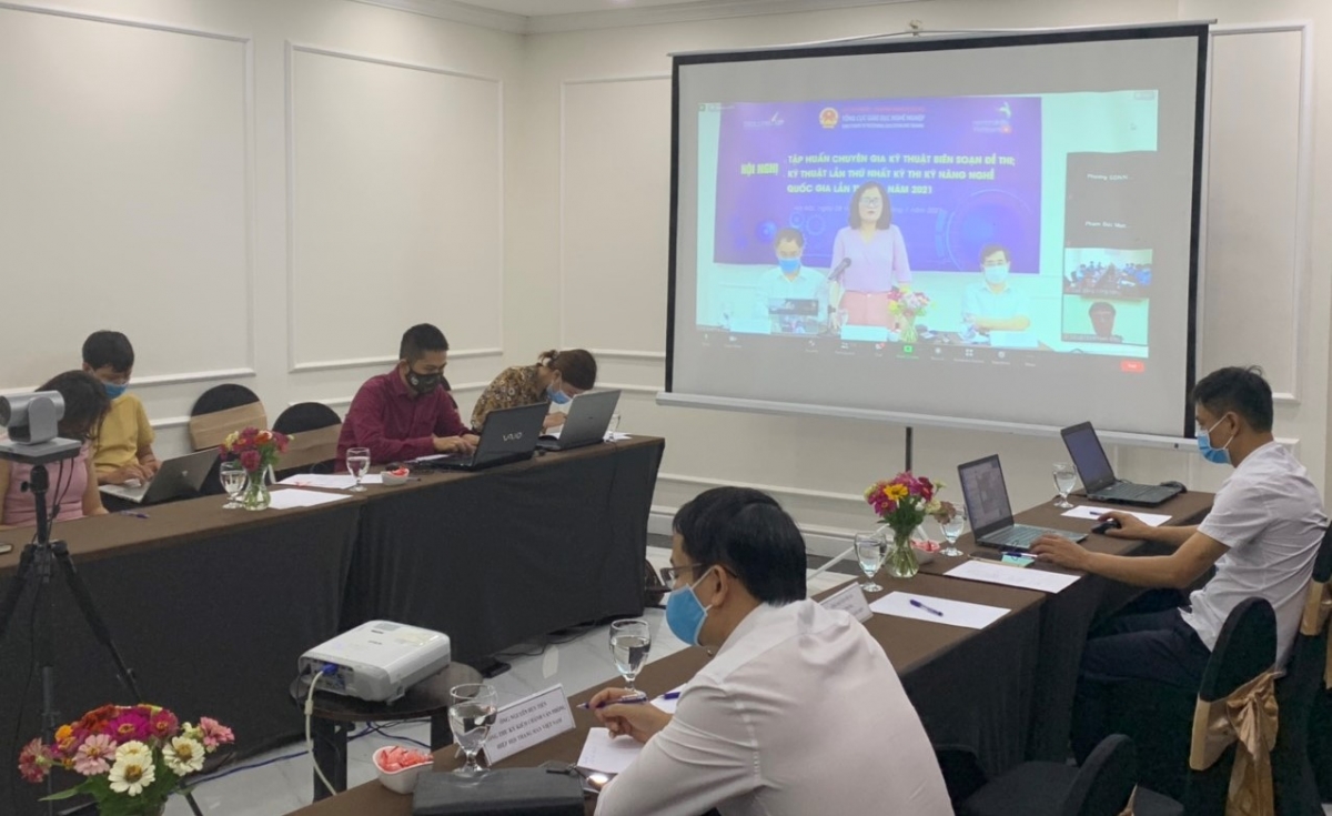 Hội nghị tập huấn chuyên gia kỹ thuật biên soạn đề thi, Kỳ thi kỹ năng nghề Quốc gia lần thứ 12 năm 2021 được tổ chức theo hình thức trực tuyến
