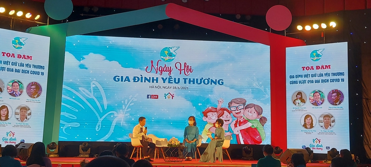 Các đại biểu, chuyên gia tại tọa đàm
