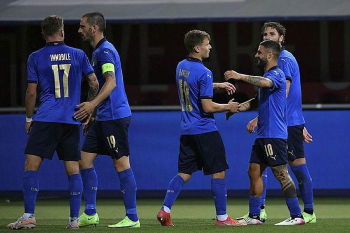Roberto Mancini có hơn một cơn đau đầu trong việc lựa chọn Acerbi hay Bastoni đá cặp với Bonucci ở hàng phòng ngự