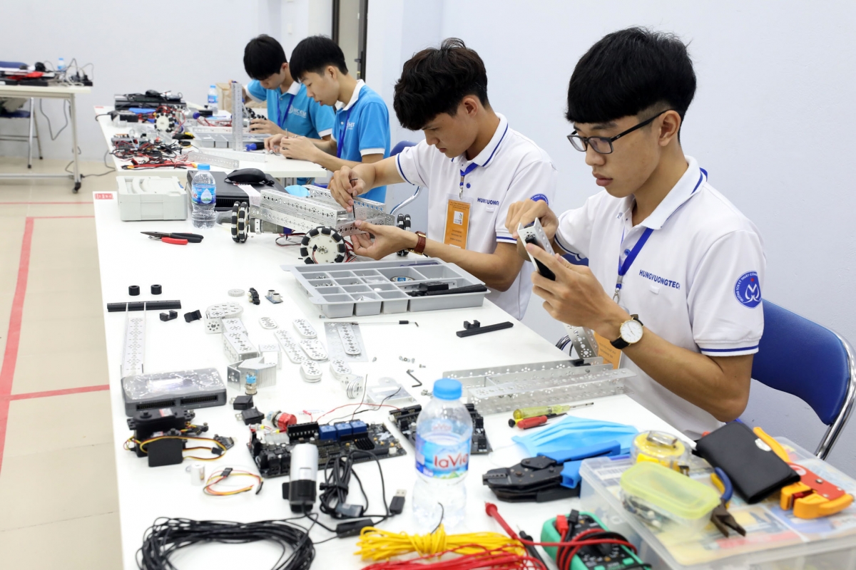 Theo quy định của Bộ GD-ĐT, các cơ sở Giáo dục nghề nghiệp muốn giảng dạy chương trình GDTX ở bậc THPT phải phối hợp, liên kết với các Trung tâm Giáo dục thường xuyên