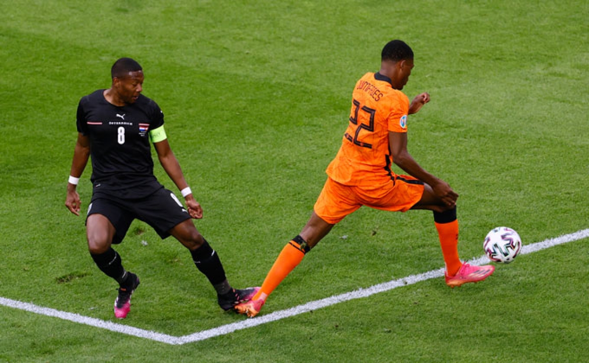 Pha phạm lỗi của Alaba với Dumfries tạo cơ hội cho Depay thực hiện thành công quả penalty - tuyển Hà Lan có lợi thế rõ rệt!