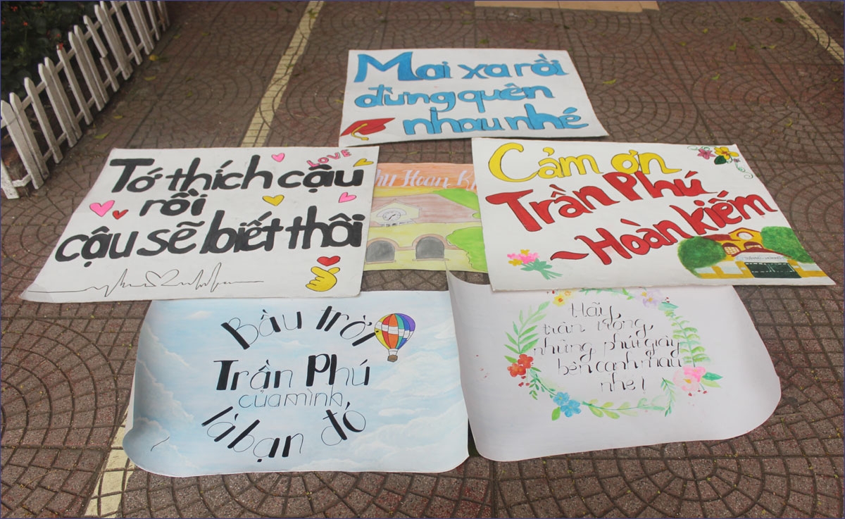 Sân trường ngày chia xa của năm học trước