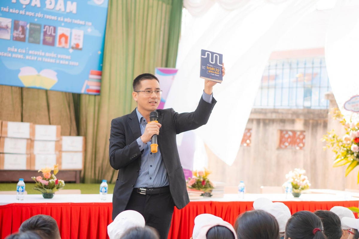 "Không phải cứ thi sẽ khiến tình yêu với các bộ môn, trong đó có môn Lịch sử tăng lên. Đó phải là cả quá trình với vai trò của người giáo viên trong đổi mới tư duy dạy học môn Lịch sử."- Th.s Nguyễn Quốc Vương