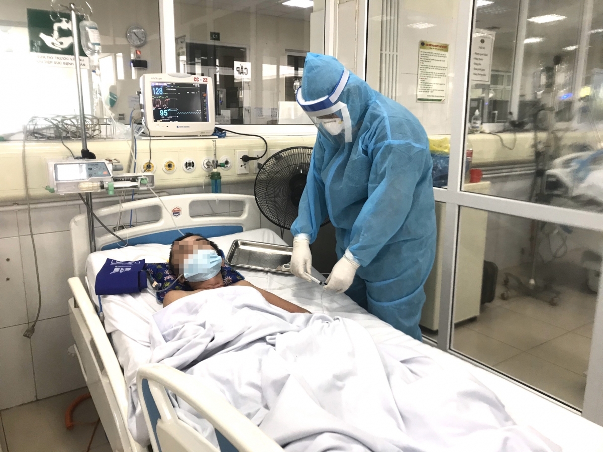 Bệnh nhân COVID-19 nặng được điều trị tích cực