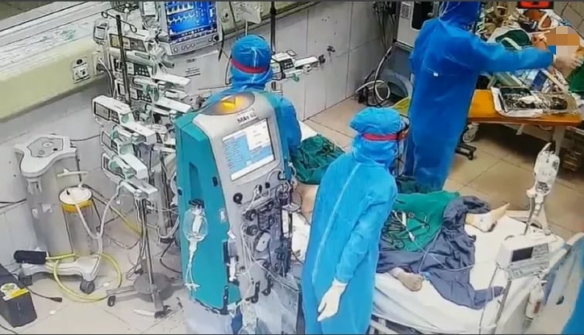 Các đội điều trị tại Bệnh viện Hồi sức COVID-19 TP Hồ Chí Minh có sự tham gia của y bác sĩ từ nhiều bệnh viện và tỉnh, thành