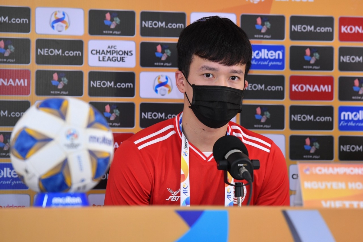 Hoàng Đức trong cuộc họp báo trước trận đấu với Kaya FC Iloilo