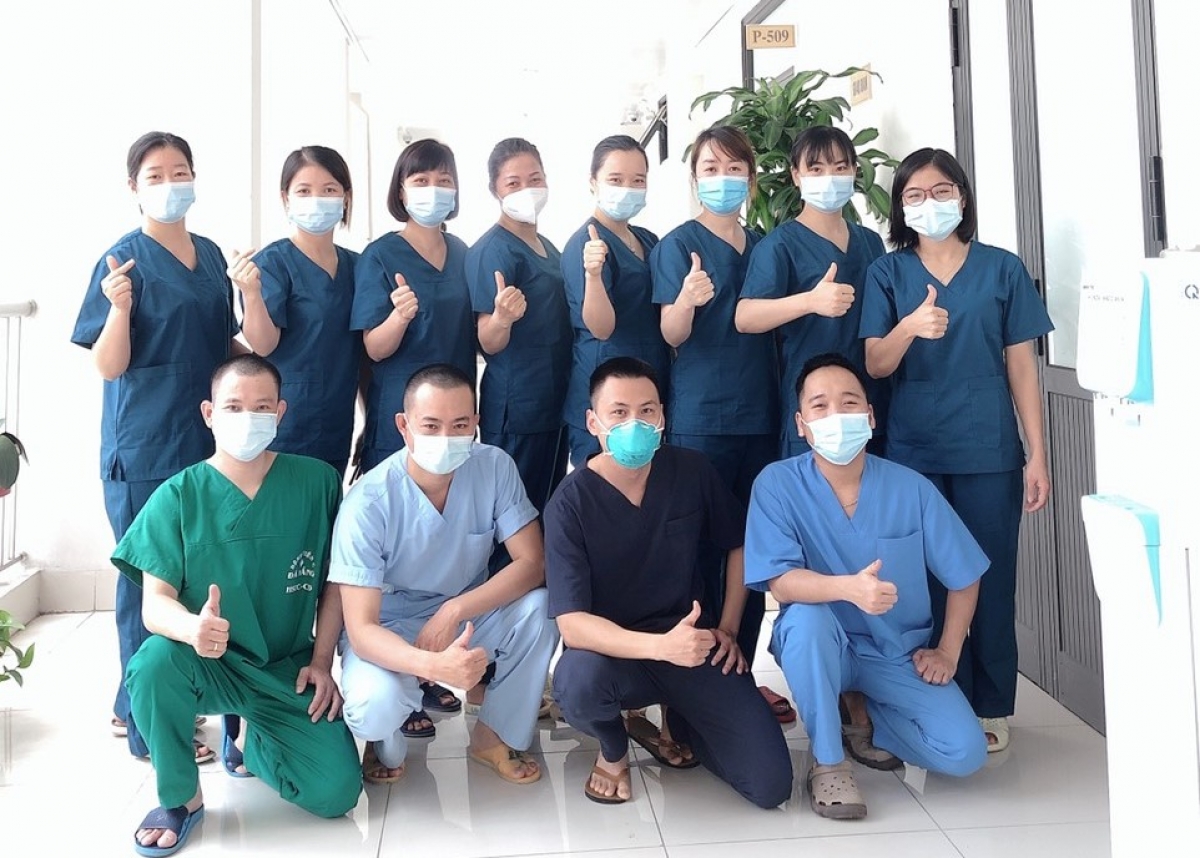 Đoàn y bác sĩ Bệnh viện T.Ư Huế