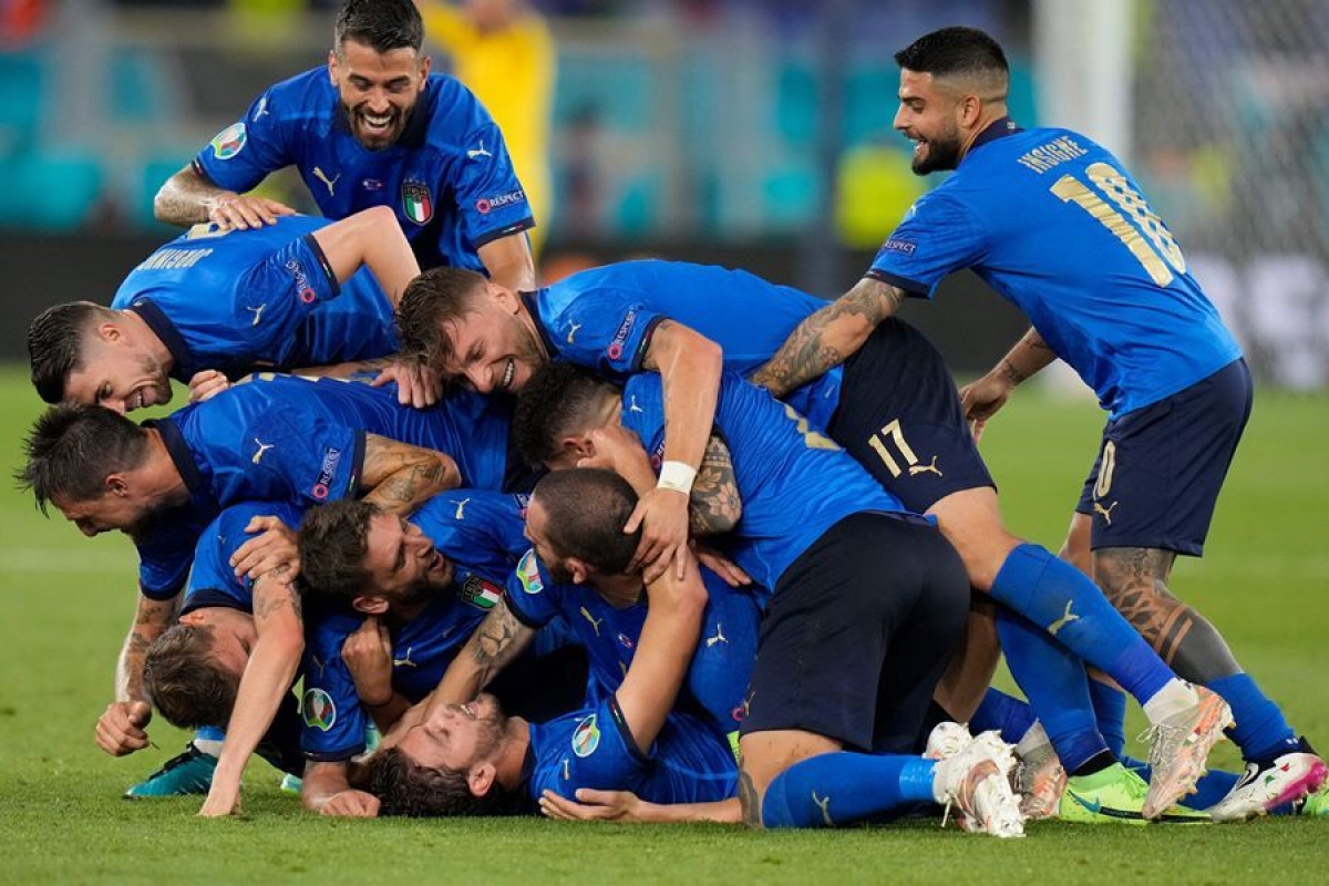 Niềm vui của các cầu thủ tuyển Italy sau khi giành chiến thắng 3-0 trước Thụy Sĩ. (Ảnh: Internet)