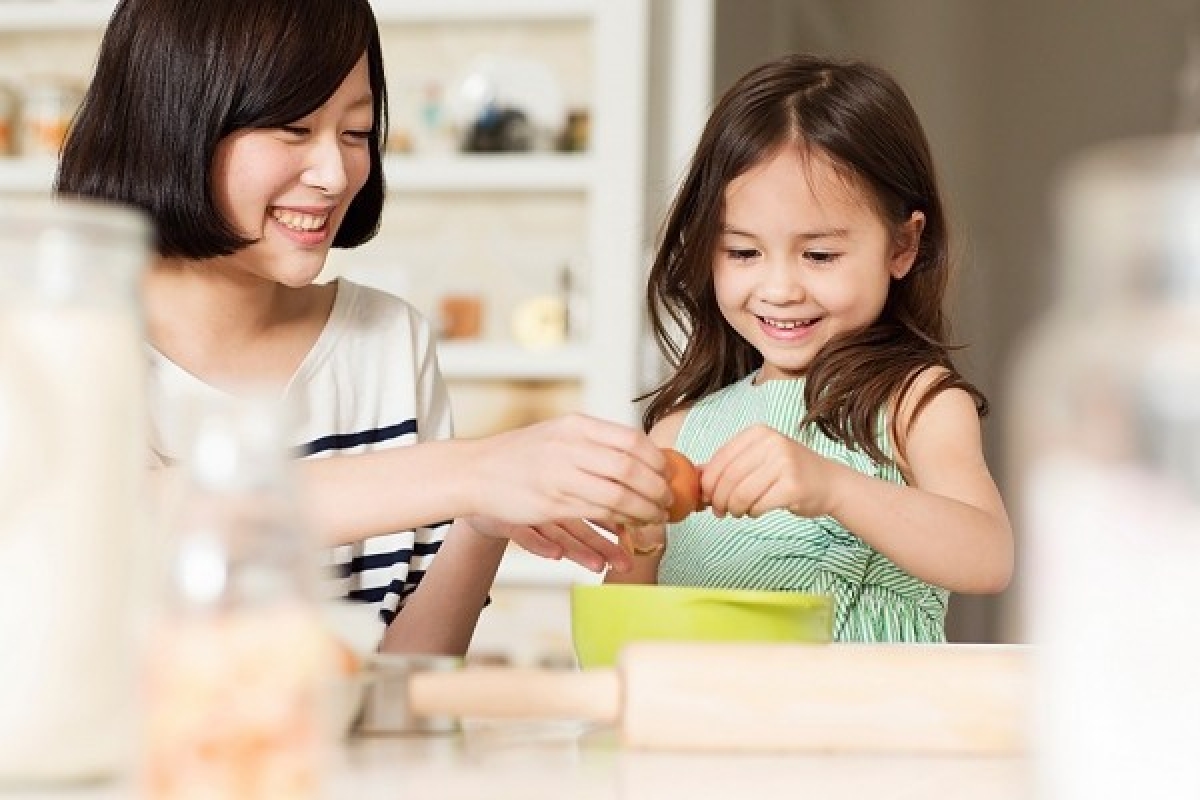 Dạy trẻ việc nhà từ sớm để con biết sẻ chia và quý trọng sức lao động