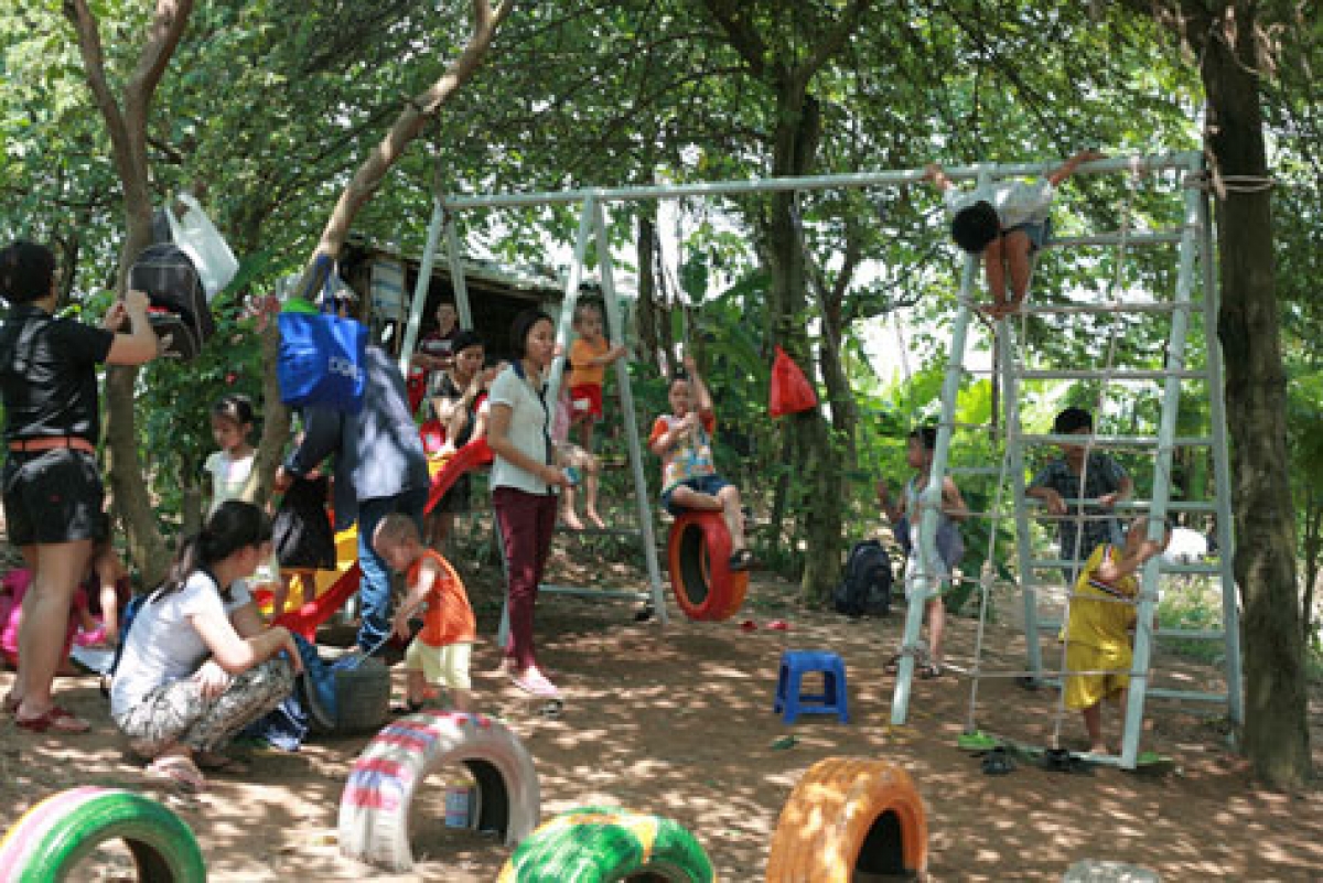 Sân chơi của Think Playgrounds tại bãi giữa sông Hồng