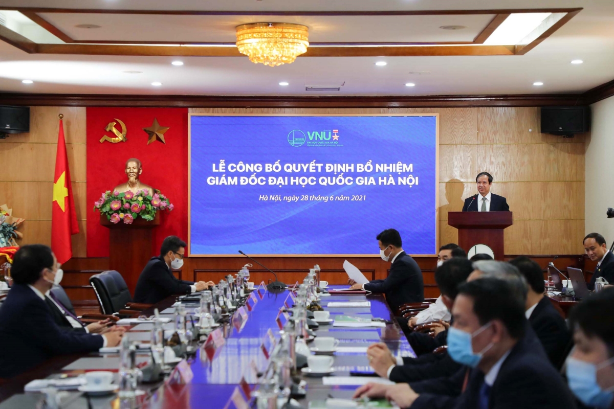 Bộ trưởng Bộ Giáo dục và Đào tạo Nguyễn Kim Sơn phát biểu tại buổi lễ