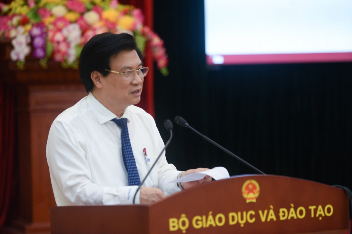 Thứ trưởng Bộ GD&ĐT Nguyễn Hữu Độ: "Mạng lưới cơ sở GDTX tiếp tục được củng cố và phát triển nhanh chóng về số lượng, đa dạng về mô hình, hoạt động mang lại hiệu quả thiết thực đáp ứng
tốt hơn nhu cầu học tập của người dân"