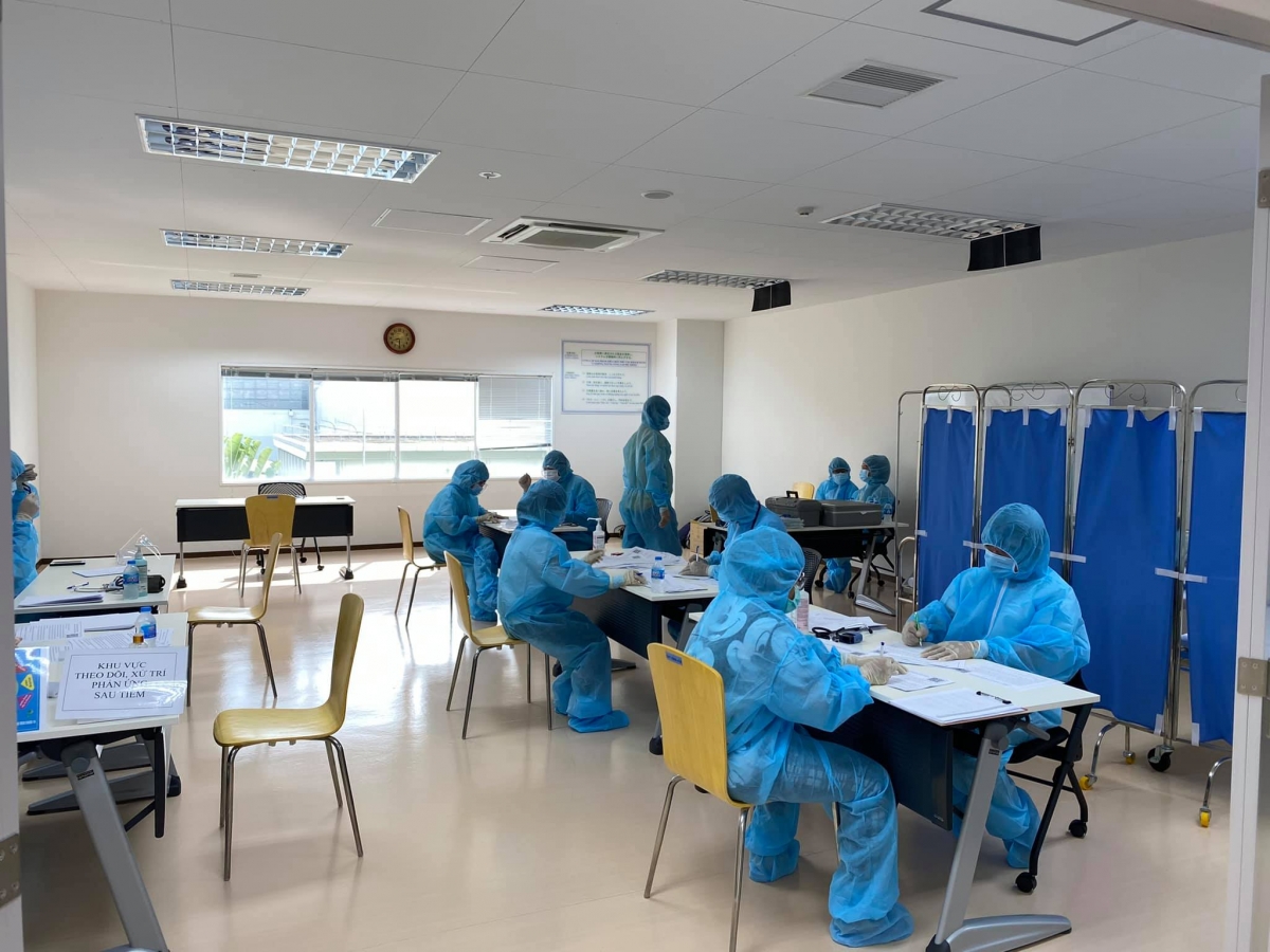 Khu vực theo dõi sau tiêm và xử lý phản ứng nặng sau tiêm