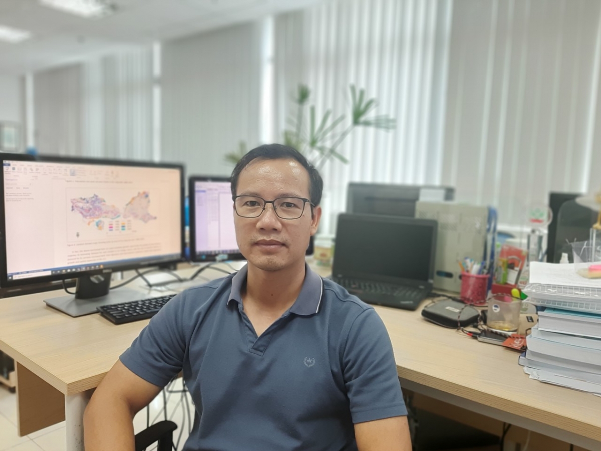 “Ở một quốc gia nhiệt đới gió mùa, việc ứng dụng những nghiên cứu vũ trụ, kết hợp liên ngành với các lĩnh vực khác như dự báo khí tượng thủy văn… sẽ góp phần giảm thiệt hại về người và của bởi thiên tai, bão lũ”- TS Nguyễn Hồng Quảng