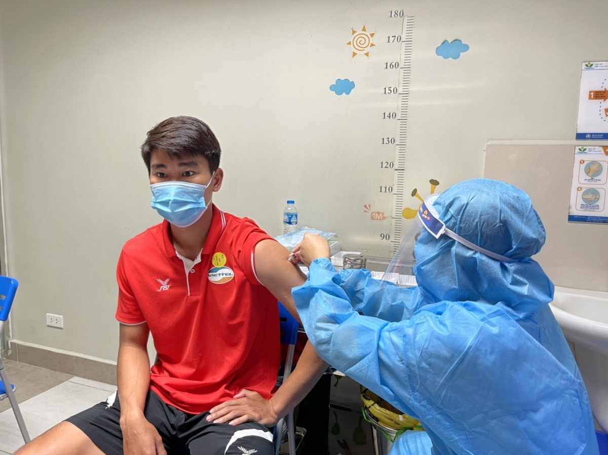 Các cầu thủ của CLB Viettel đã hoàn thành mũi tiêm vaccine thứ hai