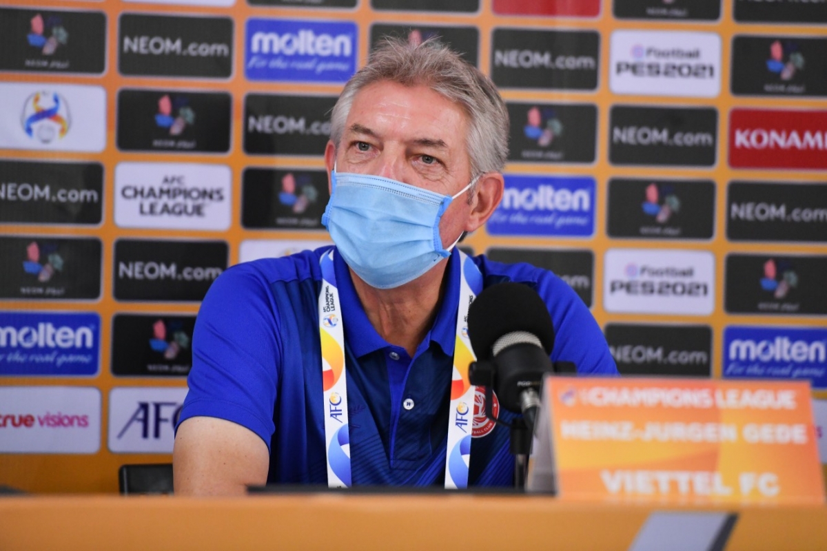HLV Jurgen Gede "Viettel FC cố gắng hết sức cho hai trận đấu cuối"