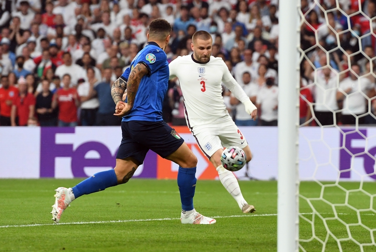 Luke Shaw mở tỉ số của trận đấu ngay ở phút thứ 3