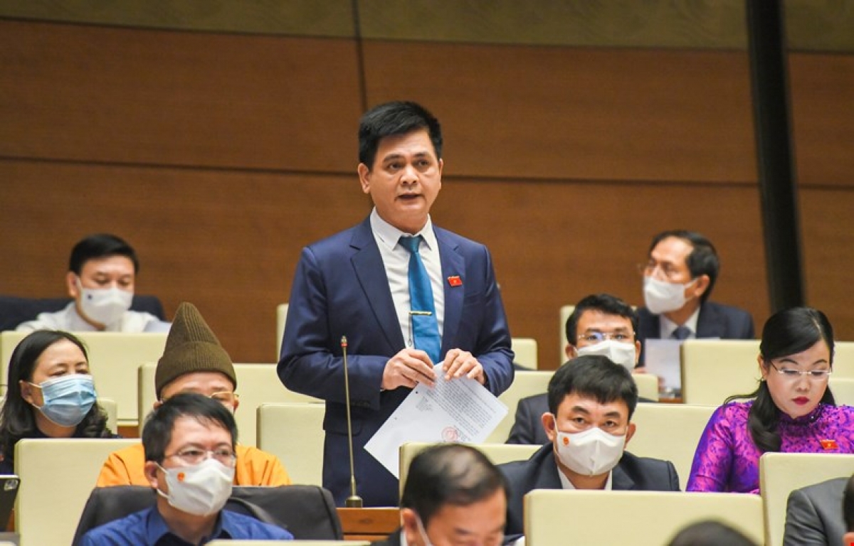 Đại biểu Nguyễn Lâm Thành - Đoàn ĐBQH tỉnh Thái Nguyên thảo luận tại nghị trường.