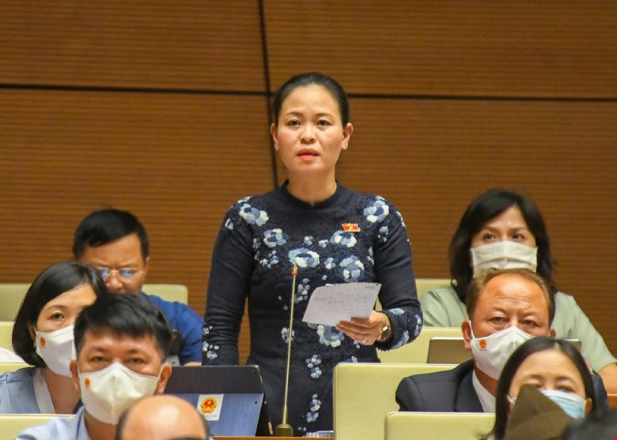 Đại biểu Nguyễn Thị Thu Dung - Đoàn ĐBQH tỉnh Thái Bình thảo luận tại phiên thảo luận Chương trình mục tiêu quốc gia xóa đói giảm nghèo (2021-2025)