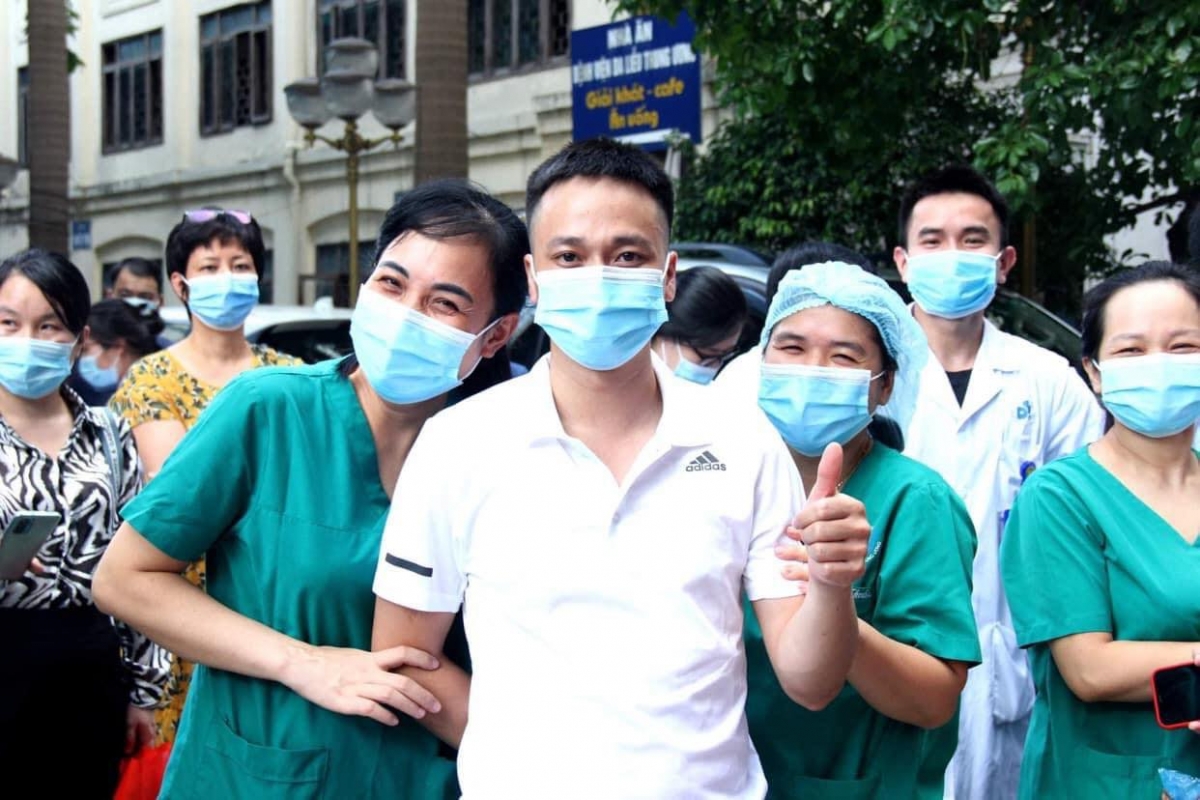 Các bac sỹ Bệnh viện Da liễu TW chuẩn bị lên đường