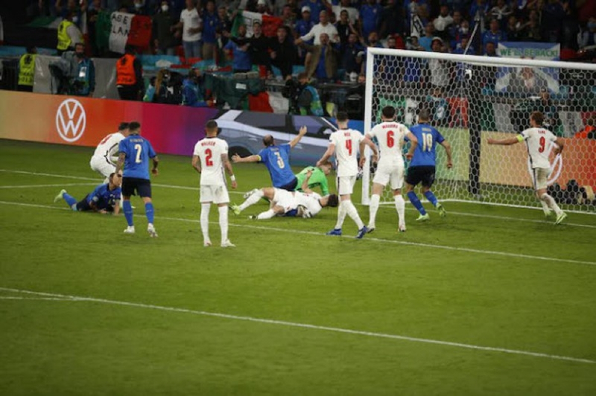 Bonucci san bằng cách biệt ở phút 67