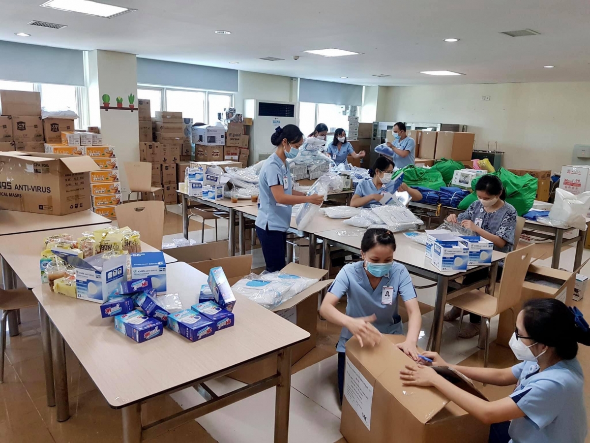 BV Đại học Y Dược TP.HCM chuẩn bị trang thiết bị bảo hộ cho đoàn chi viện
(BV cung cấp)