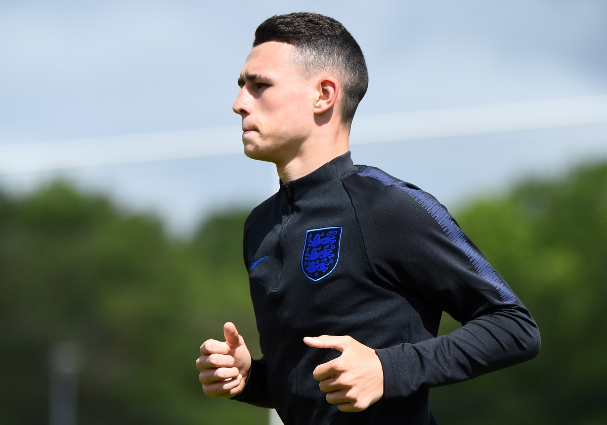 Phil Foden đã không nắm chắc được cơ hội trước sức ép mạnh mẽ từ Saka và Sancho