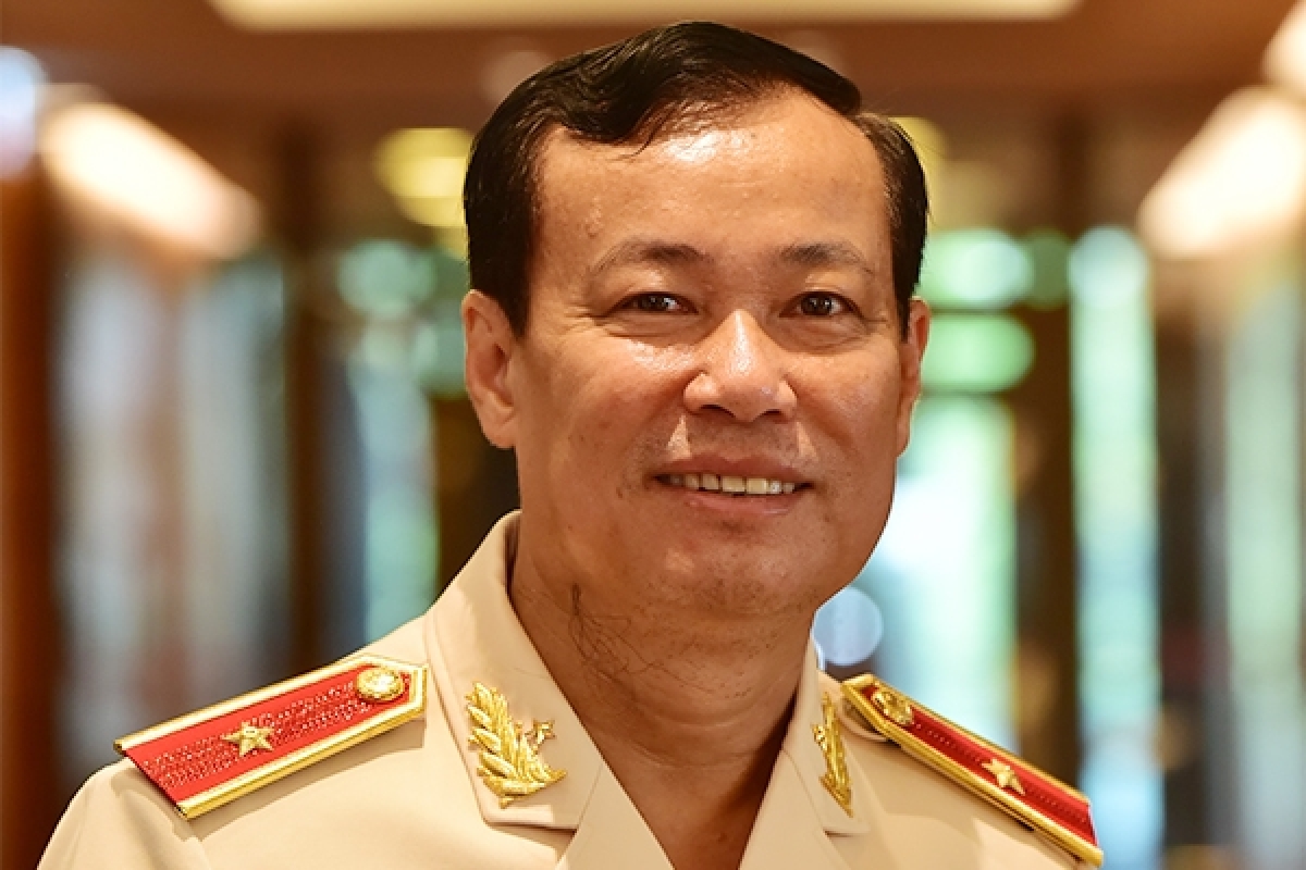 Thiếu tướng Lê Tấn Tới - Ủy viên Trung ương Đảng, Ủy viên Đảng ủy Công an Trung ương, Thứ trưởng Bộ Công an đắc cử Chủ nhiệm Uỷ ban Quốc phòng và An ninh của Quốc hội. Ông cũng là 1 trong 3 người đắc cử lần đầu.