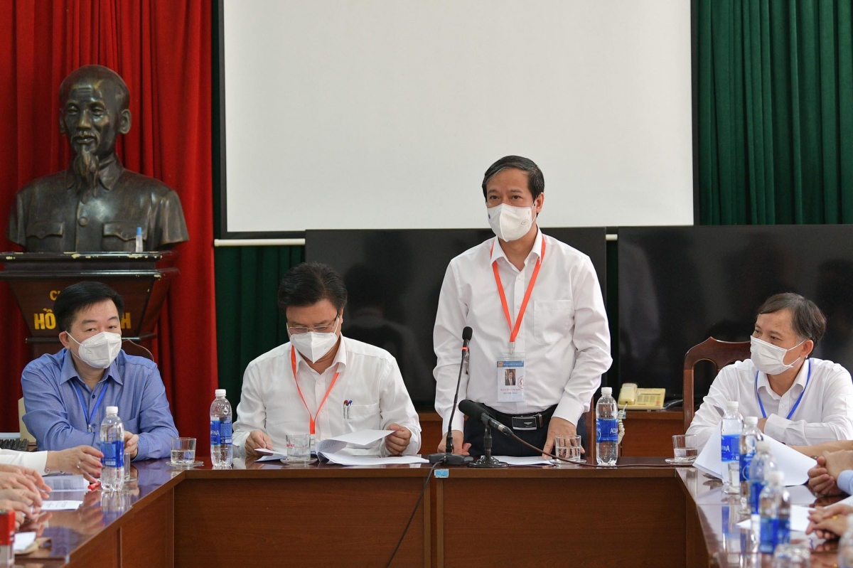 Bộ trưởng Nguyễn Kim Sơn phát biểu chỉ đạo các đồng chí làm công tác thi tại địa phương