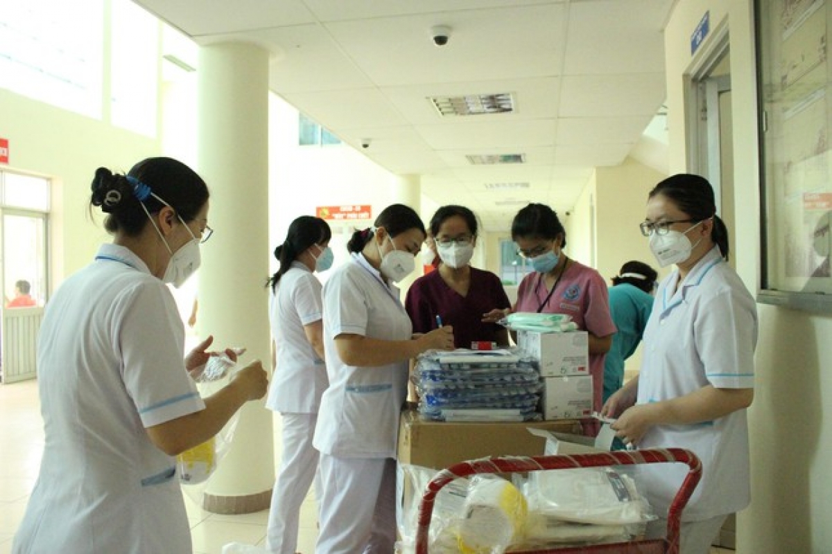 Hỏa tốc chuyển vật tư y tế đến bệnh viện sẵn sàng phục vụ y bác sĩ và bệnh nhân