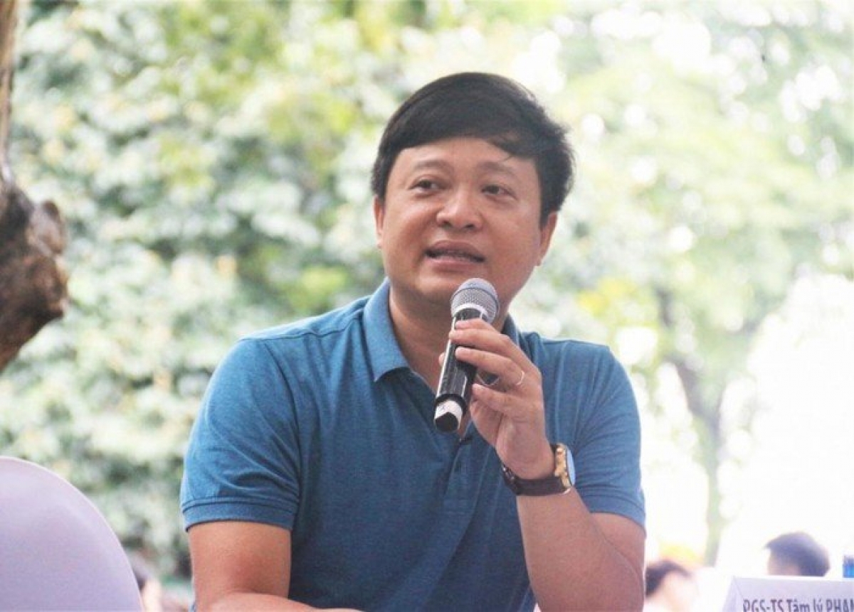 Nhà tâm lý xã hội học, PGS.TS Phạm Mạnh Hà trong một buổi tư vấn Ảnh: Internet