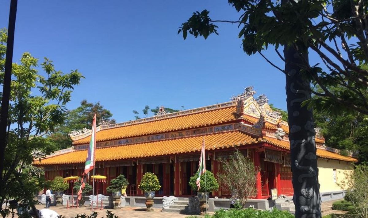 Triệu miếu tại Huế, nơi phối thờ thân phụ Nguyễn Kim, Triệu tổ Nguyễn Kim và Chúa Tiên Nguyễn Hoàng