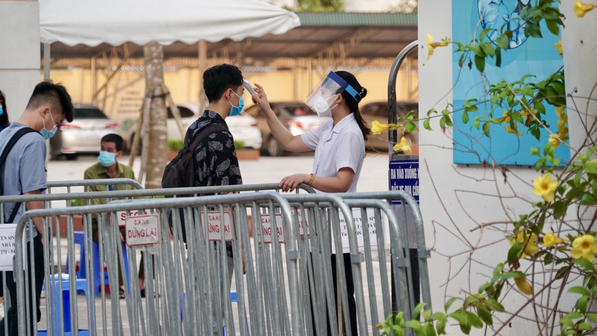 Nhiều địa phương khác quyết định dừng thi, xét đặc cách hoặc gửi thí sinh sang tỉnh khác dự thi