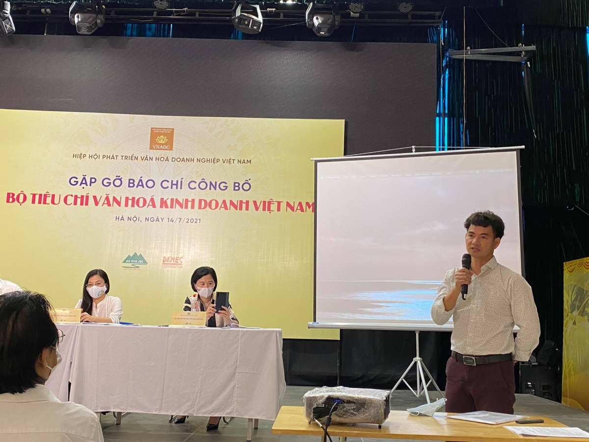 Là Đại sứ Văn hóa doanh nghiệp Việt Nam, NSƯT Xuân Bắc đã có nhiều ý kiến đóng góp nhằm phát triển bộ tiêu chí Văn hóa Kinh doanh Việt Nam