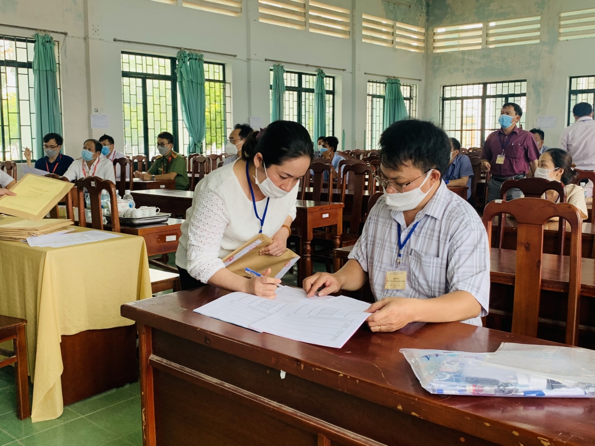 Công tác bàn giao đề thi tại các điểm thi thực hiện theo quy trình nghiêm ngặt
