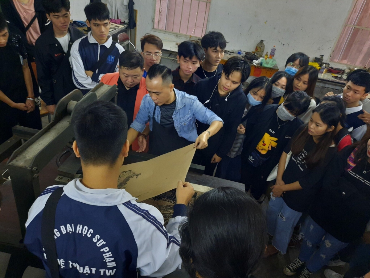 "Thiết kế đồ họa gồm nhiều phần việc khác nhau" Thầy Lân chia sẻ