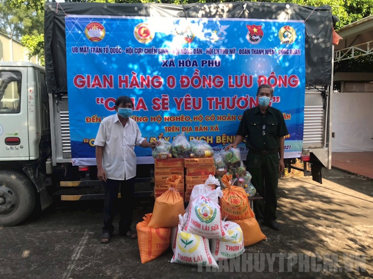 Hội CCB xã Hòa Phú huyện Củ Chi cùng mặt trận, đoàn hội địa phương thực hiện “Gian hàng 0 đồng” chia sẻ yêu thương