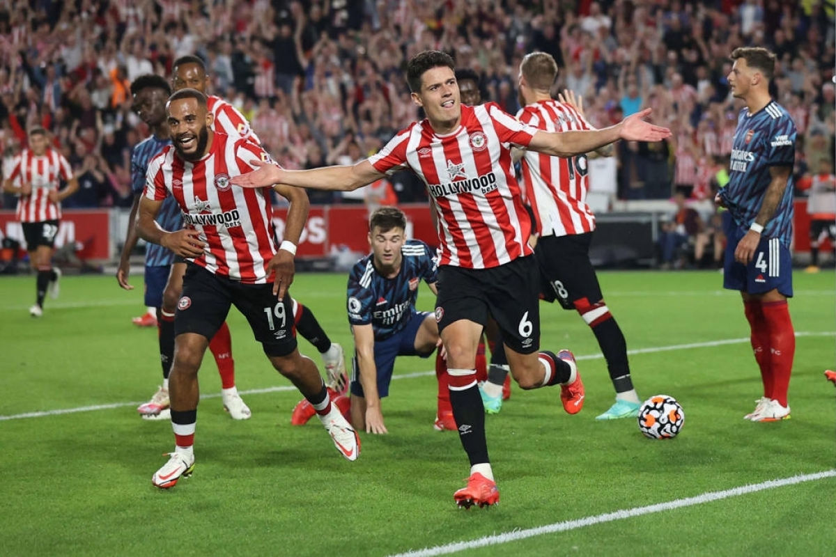 Sergi Canos ghi bàn mở tỷ số trận đấu