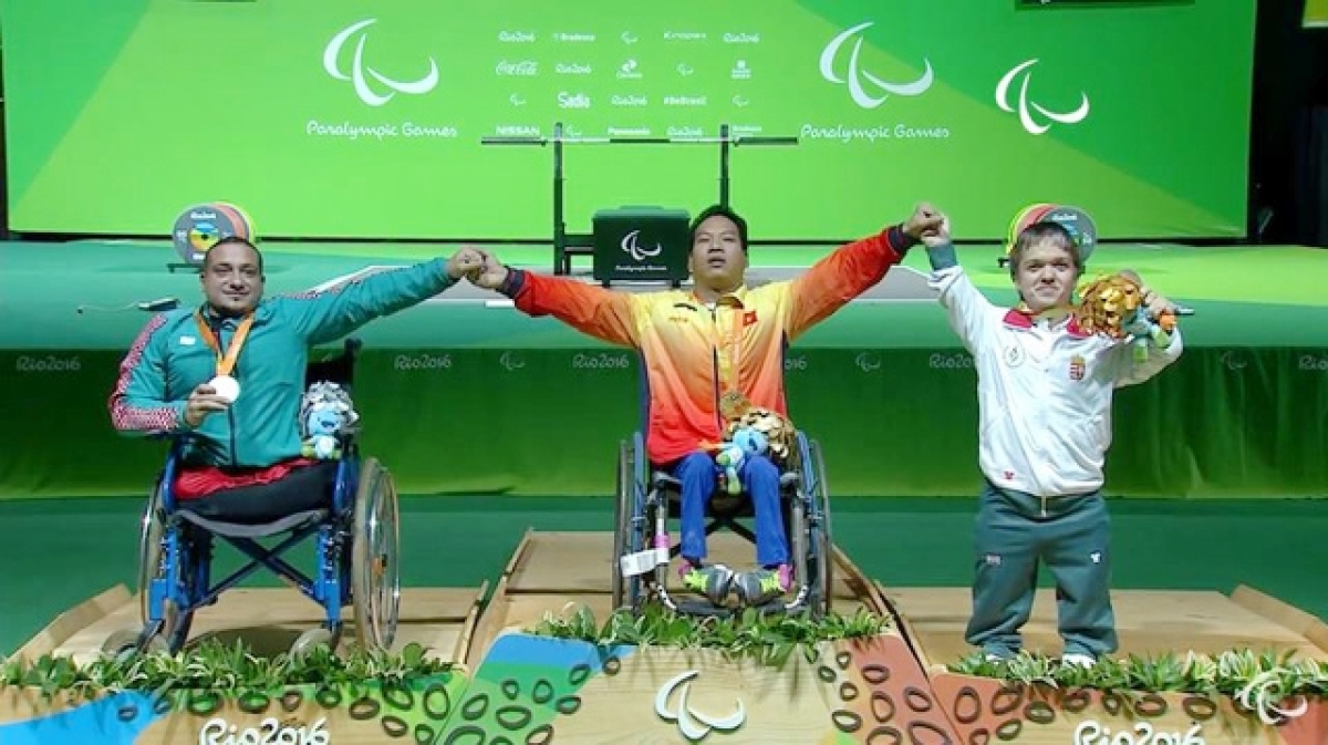 Khoảnh khắc đăng quang của VĐV Lê Văn Công ở Rio 2016
