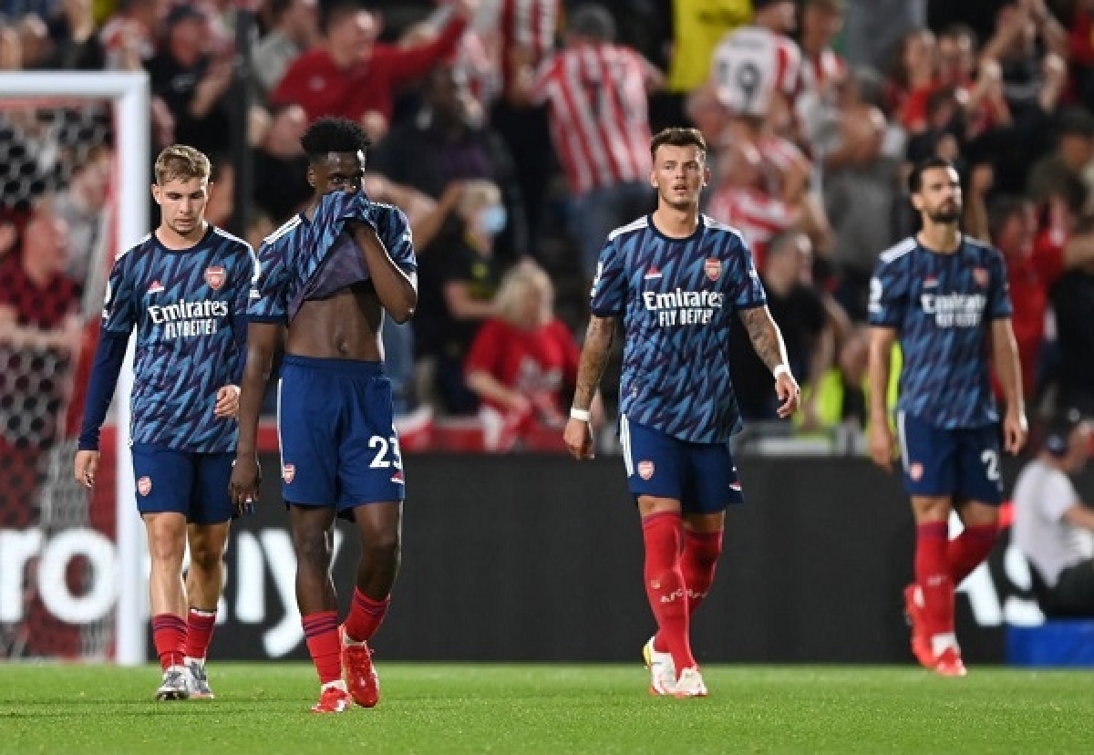 Arsenal thất bại trong ngày ra quân