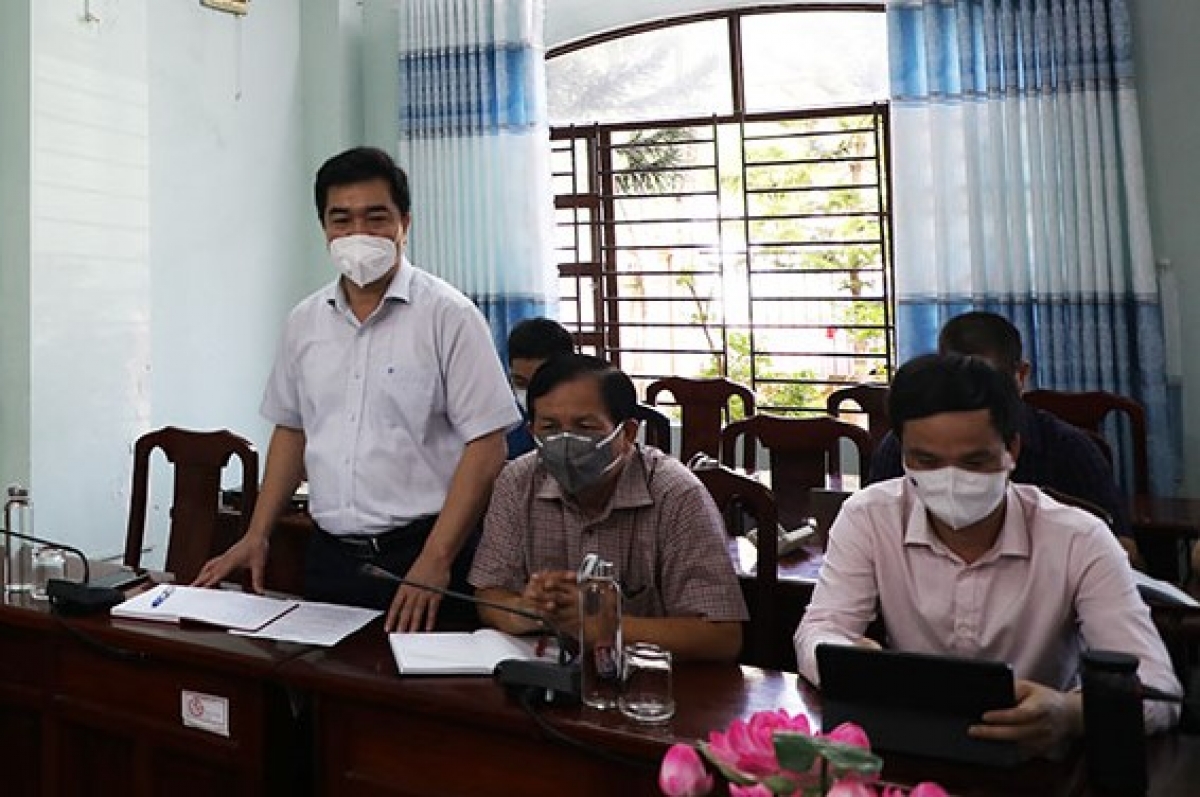 BS. Trần Quang Phục, Phó Viện trưởng Viện Sốt rét - Ký sinh trùng - Côn trùng Trung ương, Tổ trưởng Tổ công tác Bộ Y tế phát biểu tại buổi làm việc
