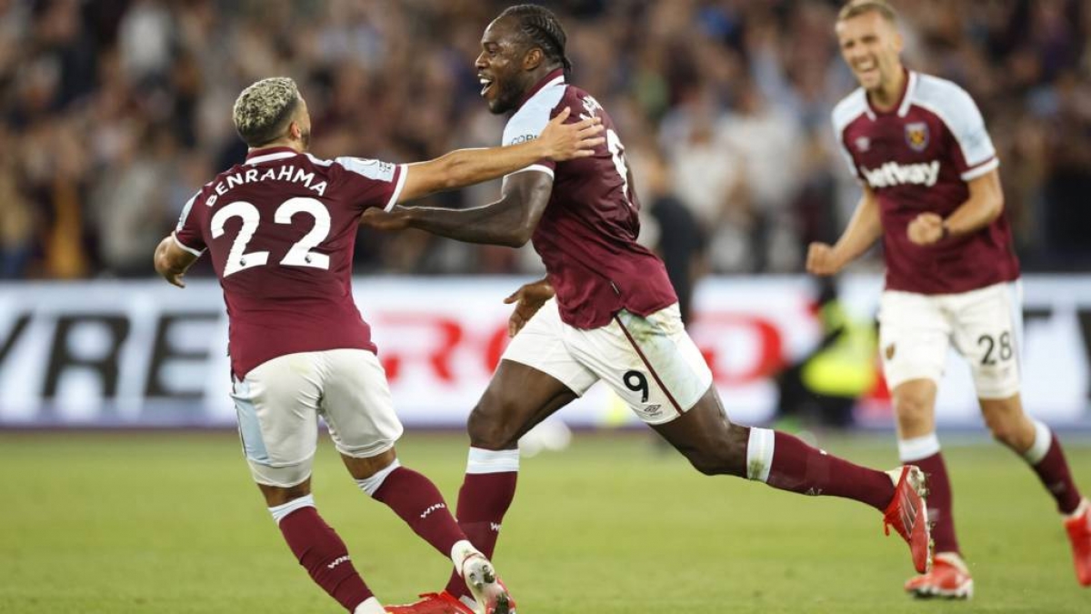 Michail Antonio (quần số 9) đã có một ngày thi đấu thật sự xuất sắc (Ảnh: Internet)